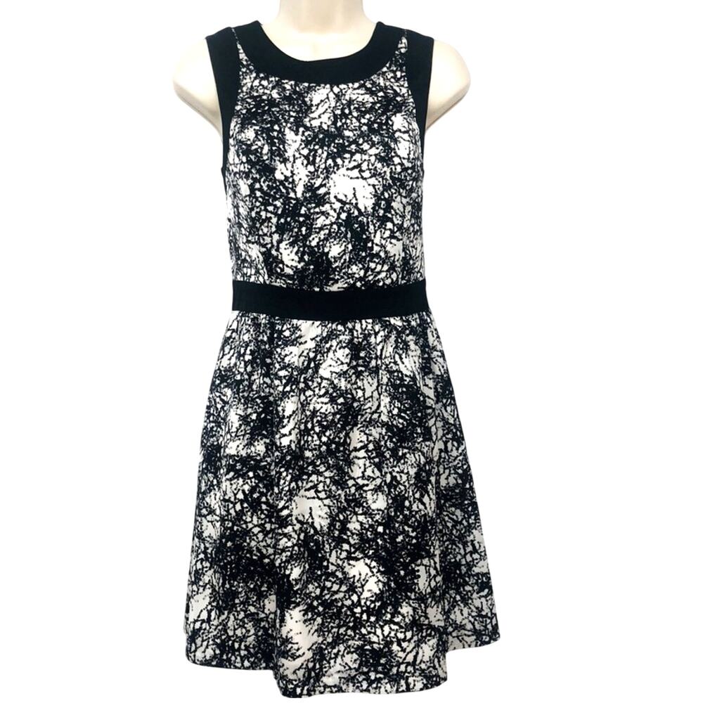 Kensie Black White graphic Print Sleeveless Fit & fFare Dress Black Accent Trim